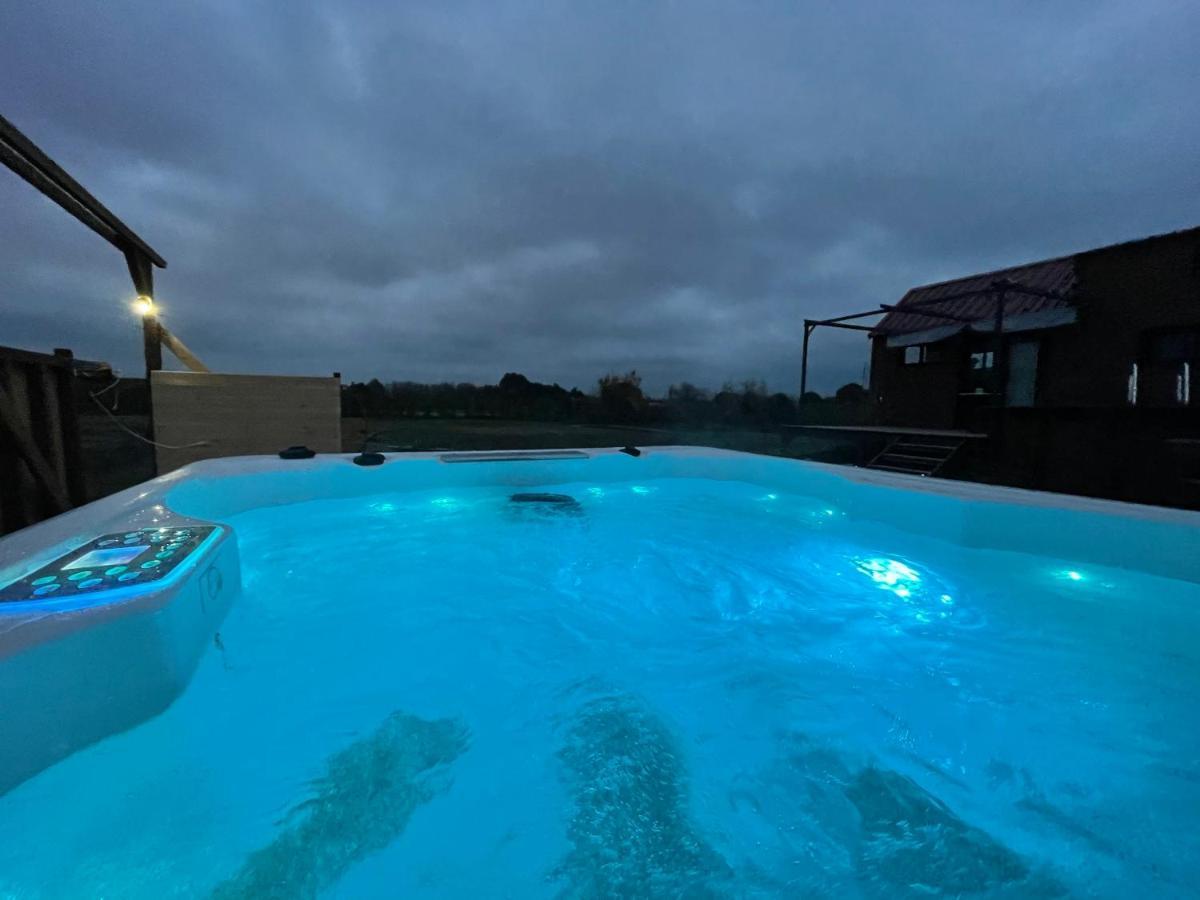 Myinsolite - Tiny-House, Jacuzzi, Brasero, Piscine Aigues-Mortes Kültér fotó